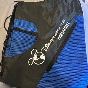 Disney Vacation Club Member Black and Blue Backpack (3)